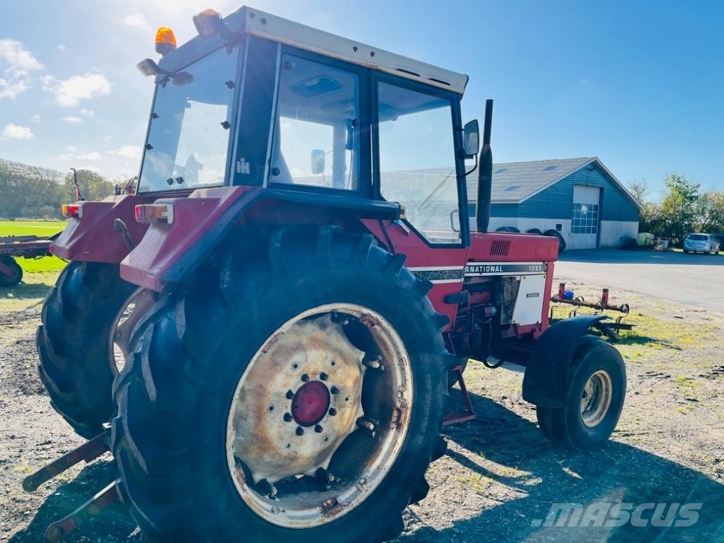 International 1055 Traktoren