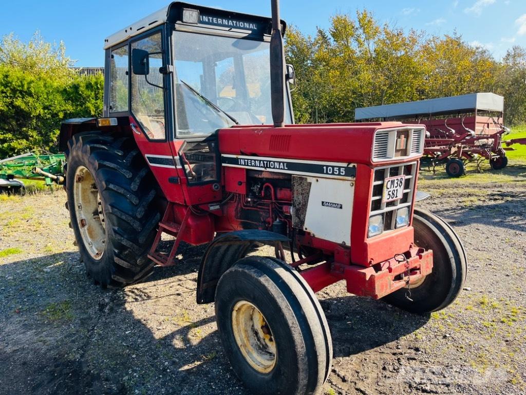 International 1055 Traktoren