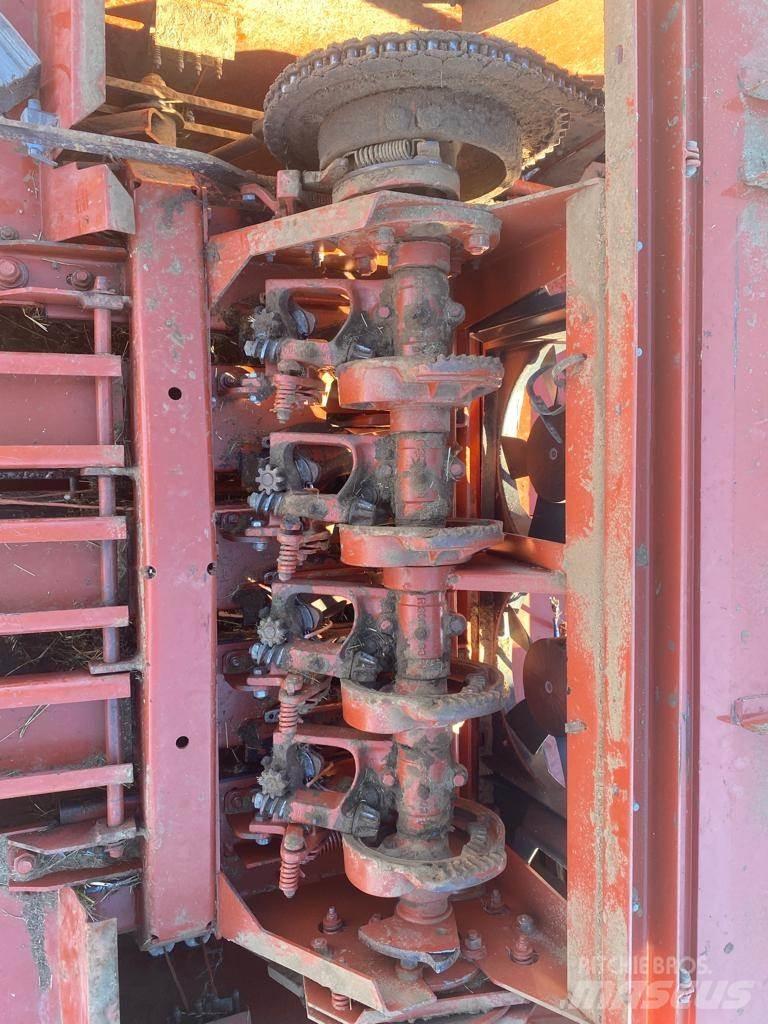 Hesston 4600 Quaderpressen