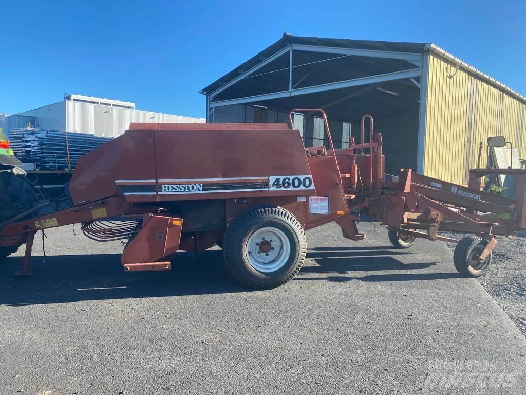 Hesston 4600 Quaderpressen