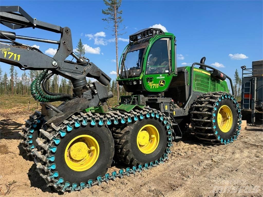 John Deere 1470G Harvester