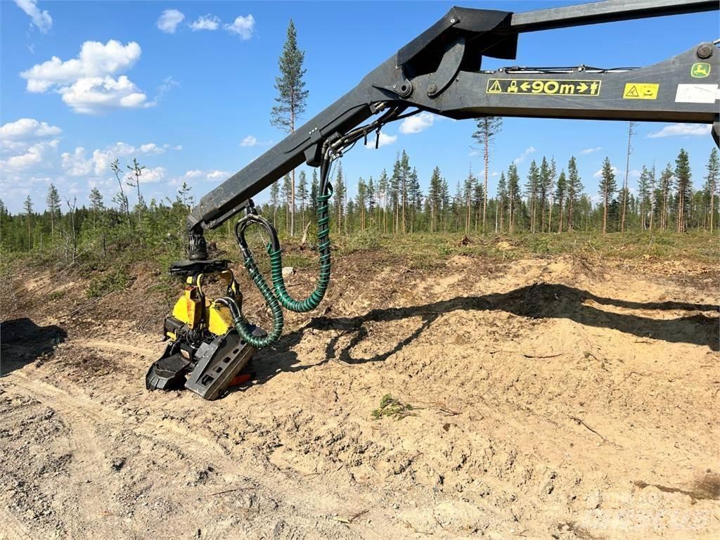 John Deere 1470G Harvester
