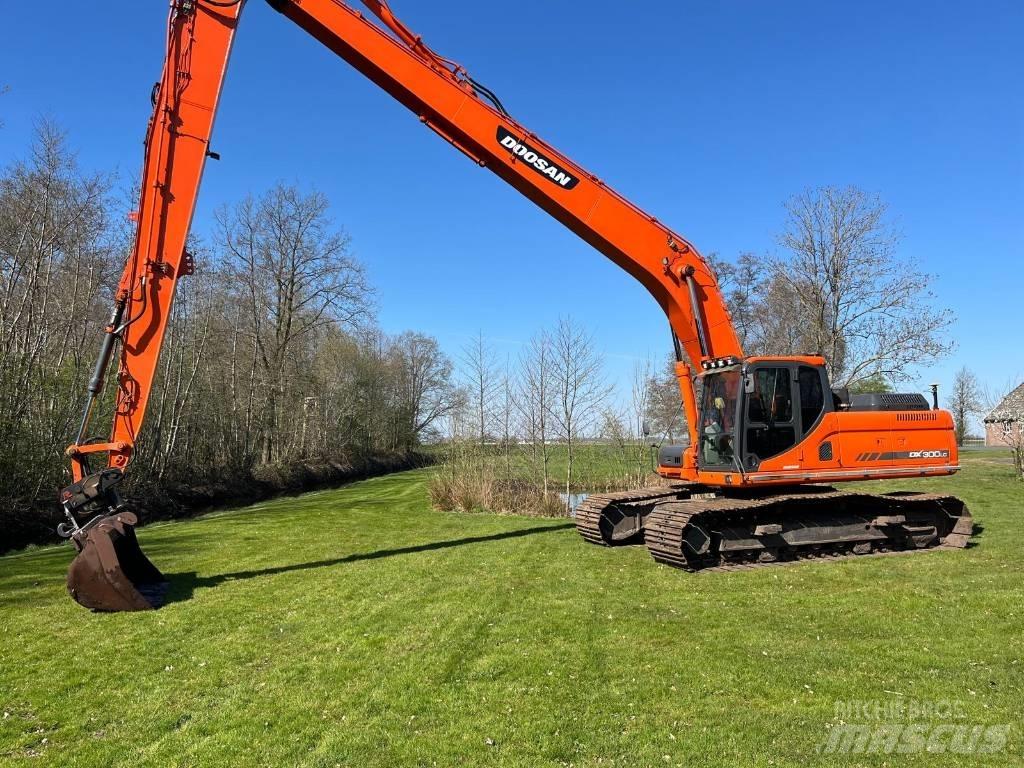 Doosan DX 300 Raupenbagger