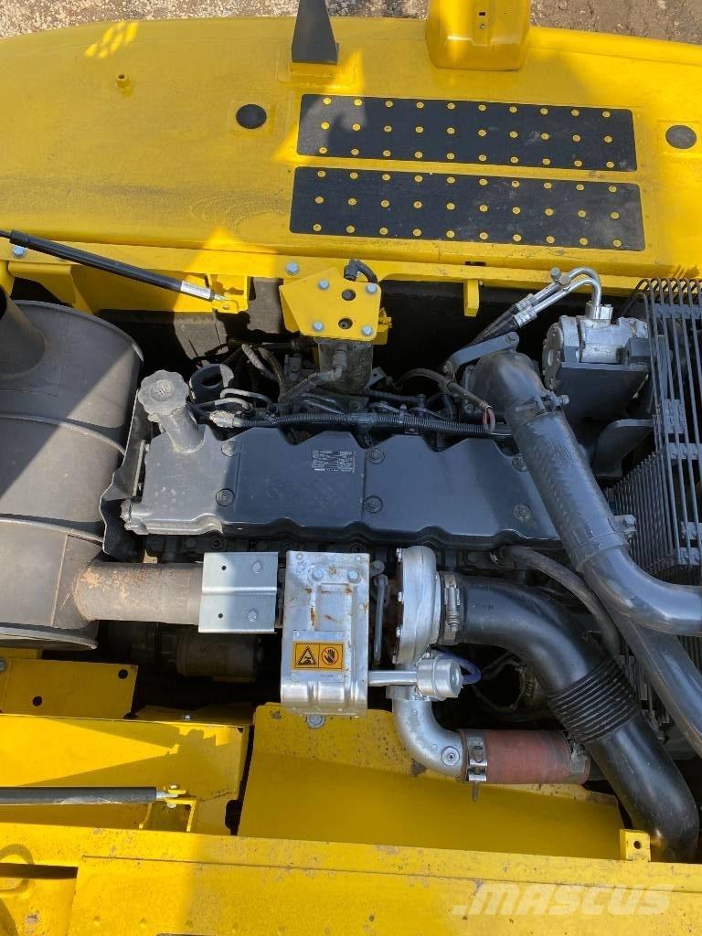 Komatsu 240LC-8 Raupenbagger