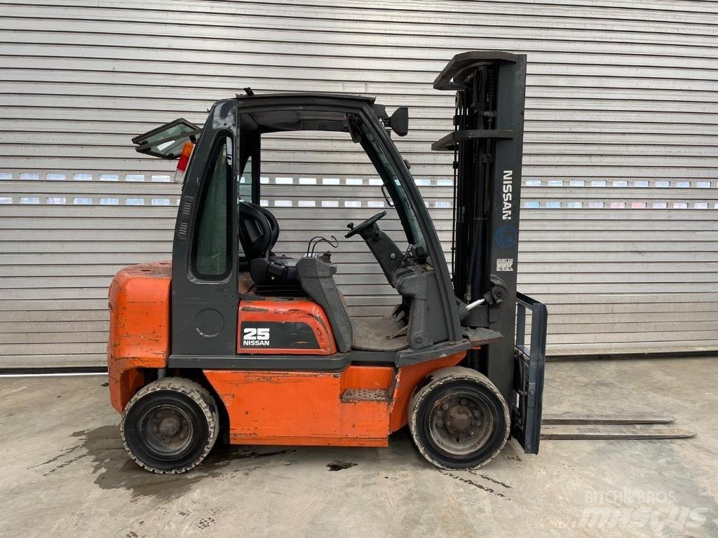 Nissan 25 Diesel heftrucks