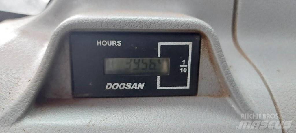 Doosan DX225LC-5 Raupenbagger