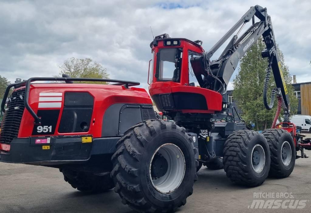 Komatsu 951 Harvester