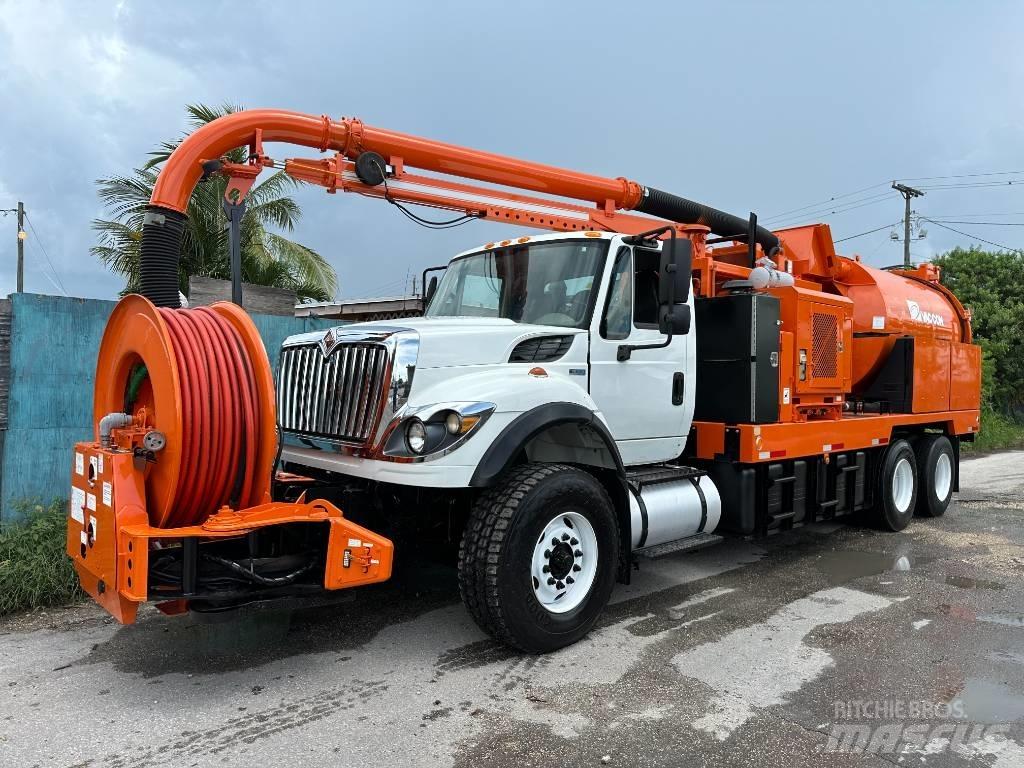 International 7400 Saug- und Druckwagen