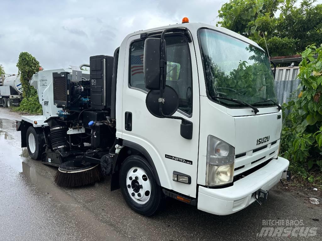 Isuzu NPR HD Kehrmaschine