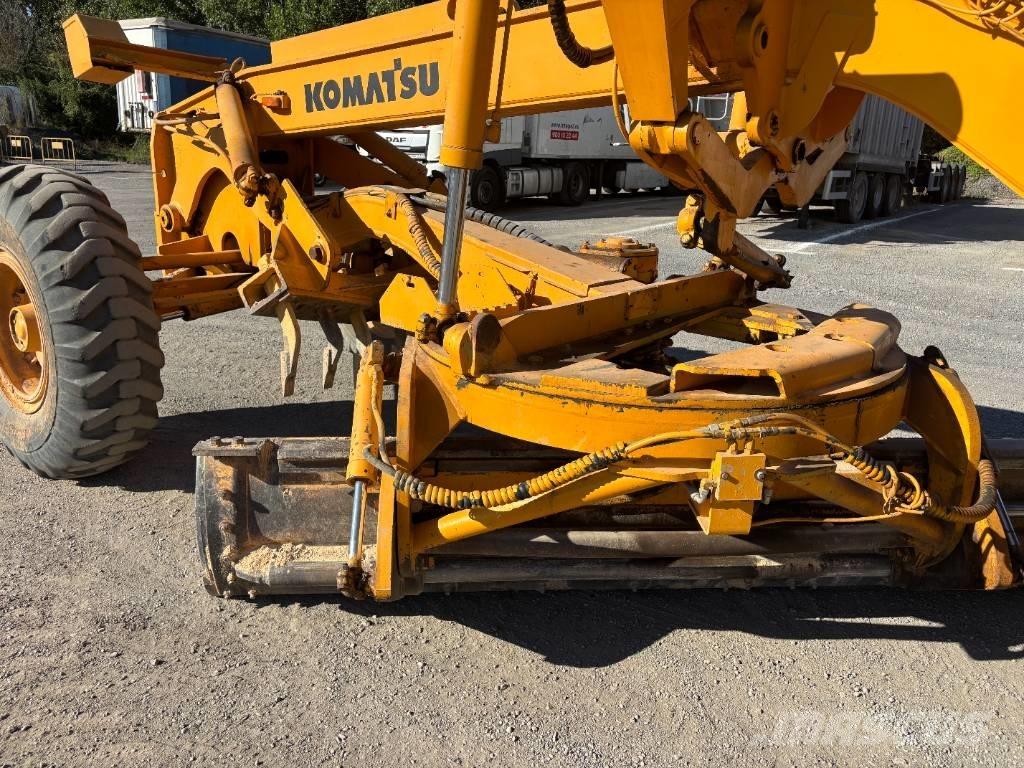 Komatsu GD 530 A Grader