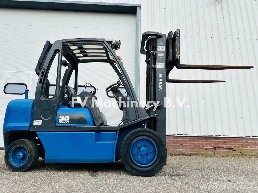 Nissan FGD 02A-300 Diesel heftrucks