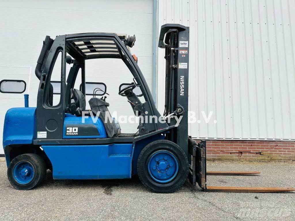 Nissan FGD 02A-300 Diesel heftrucks