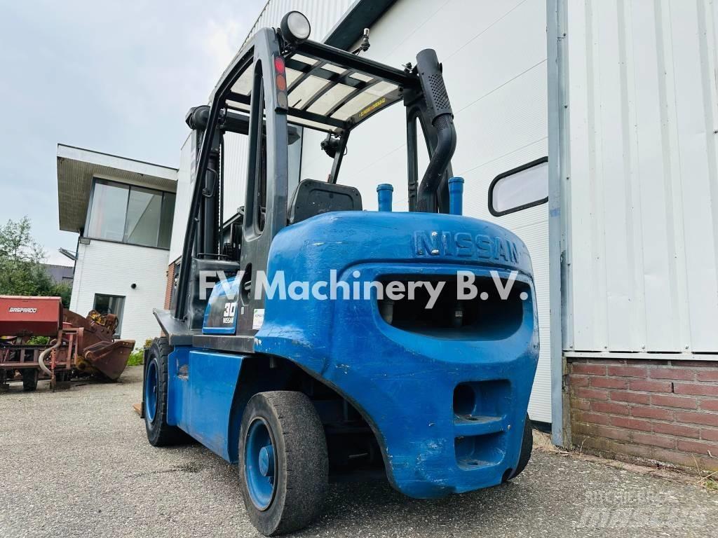 Nissan FGD 02A-300 Diesel heftrucks