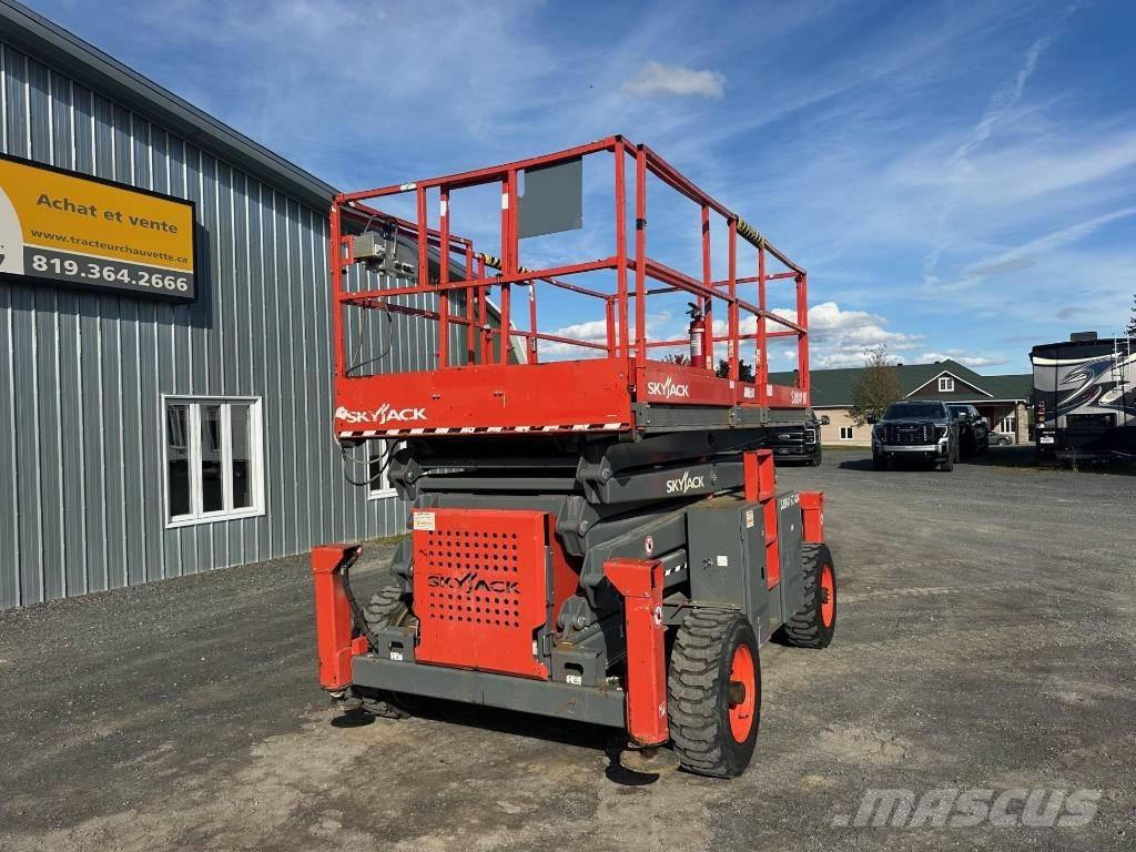 SkyJack SJ 8841 RT Scheren-Arbeitsbühnen