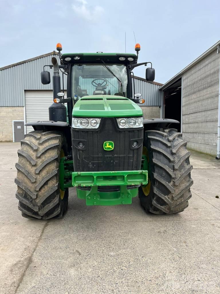 John Deere 8270 R Traktoren