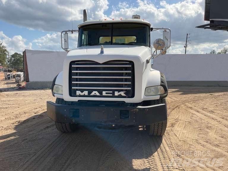 Mack CTP 713 B Andere Fahrzeuge