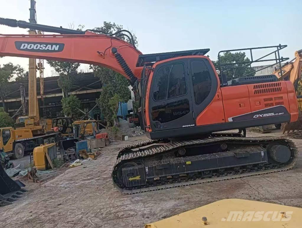 Doosan DX 225 Radlader
