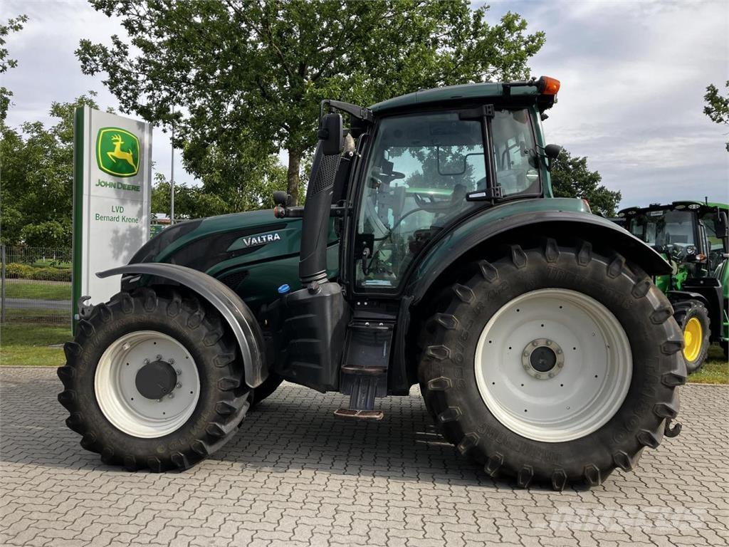 Valtra T174 Versu Traktoren