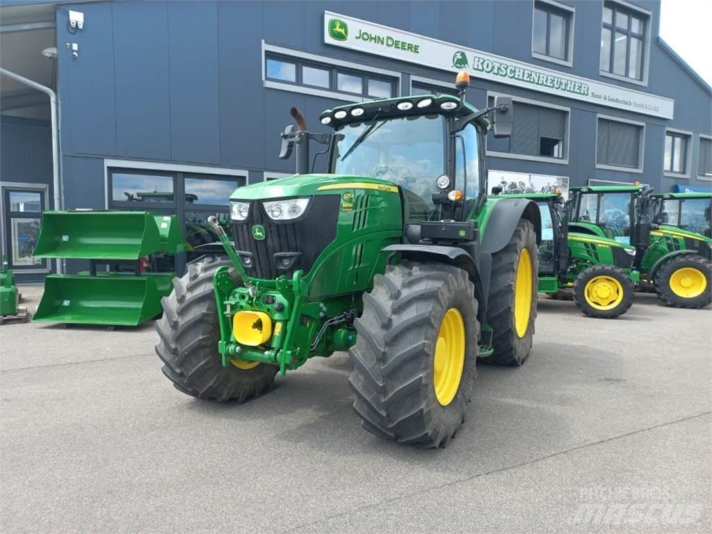 John Deere 6215R Traktoren