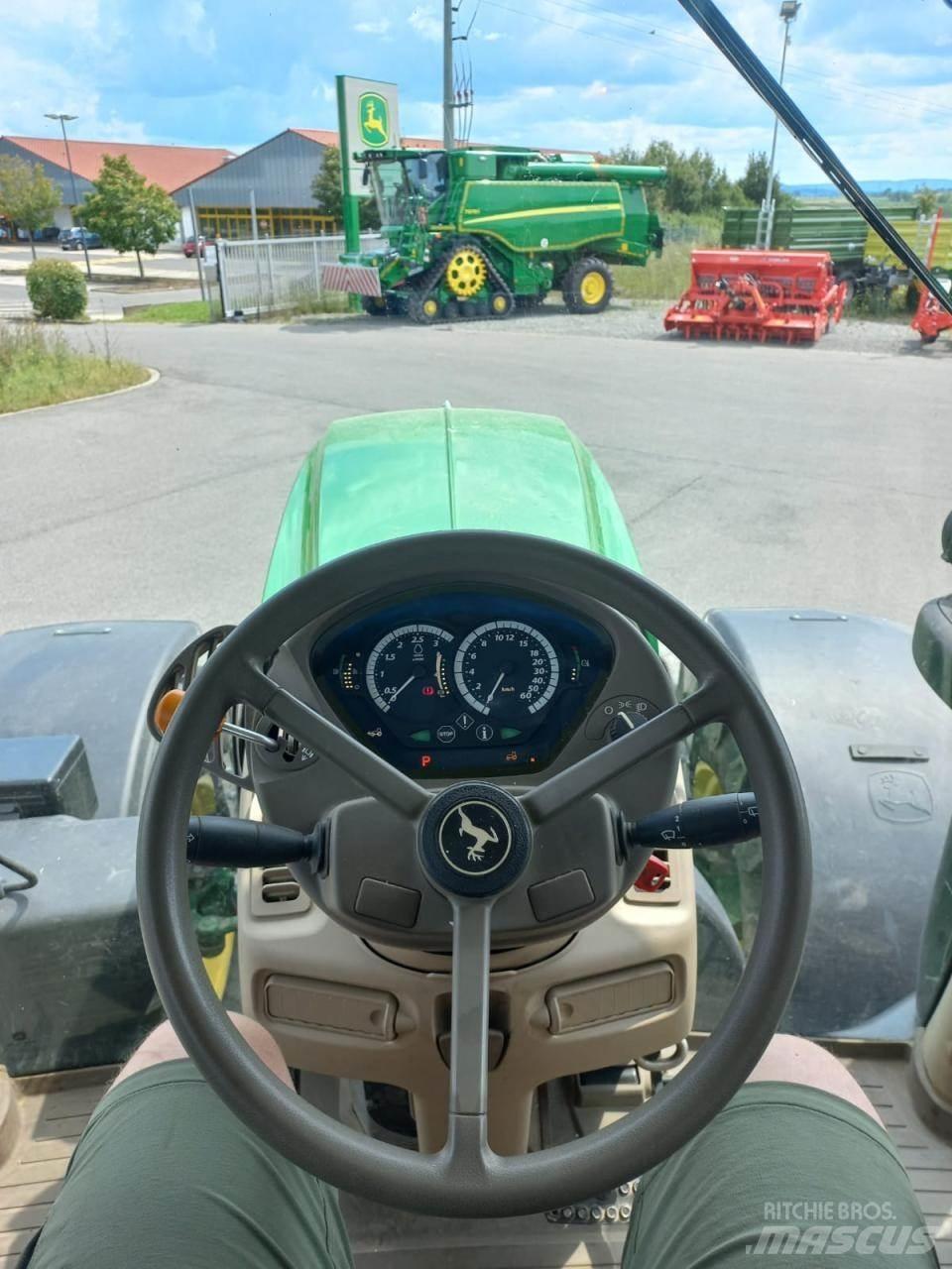 John Deere 6215R Traktoren