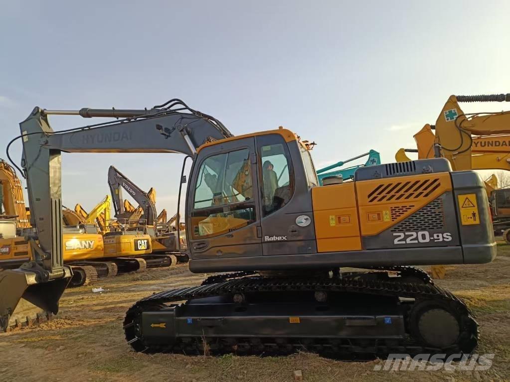 Hyundai 220-9s Raupenbagger