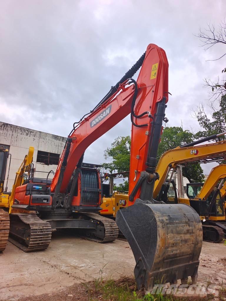 Doosan DX 300LC Raupenbagger