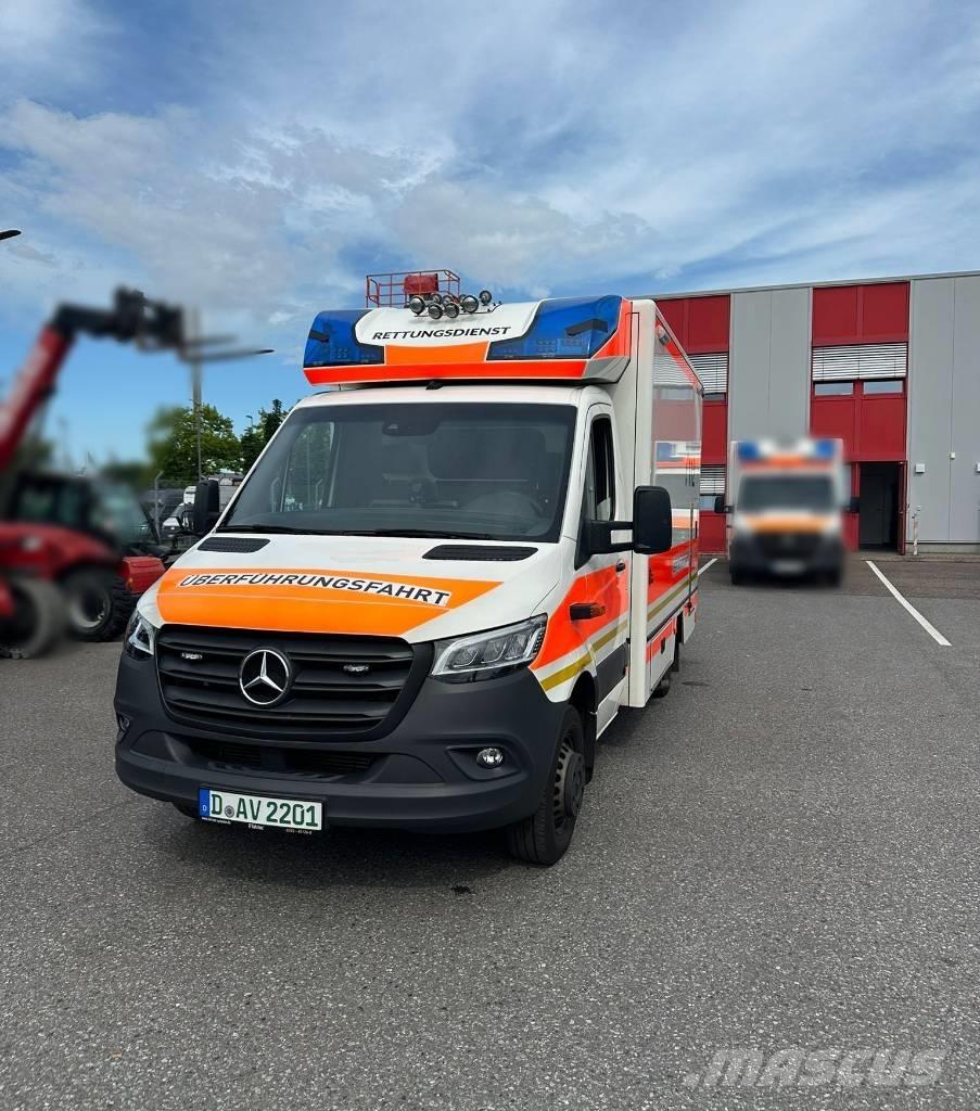 Mercedes-Benz 100 D Krankenwagen
