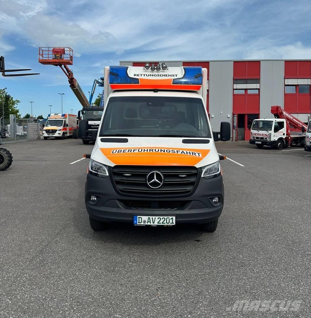 Mercedes-Benz 100 D Krankenwagen