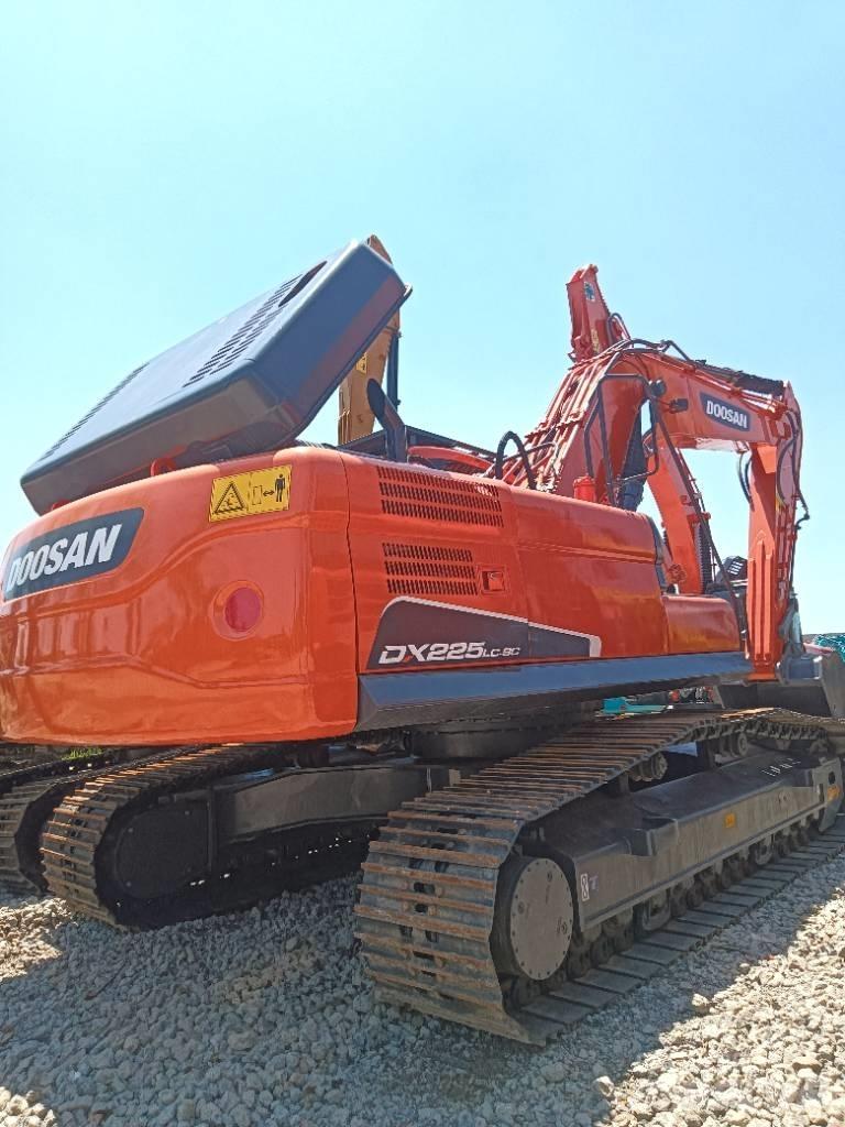 Doosan DX 225 Raupenbagger