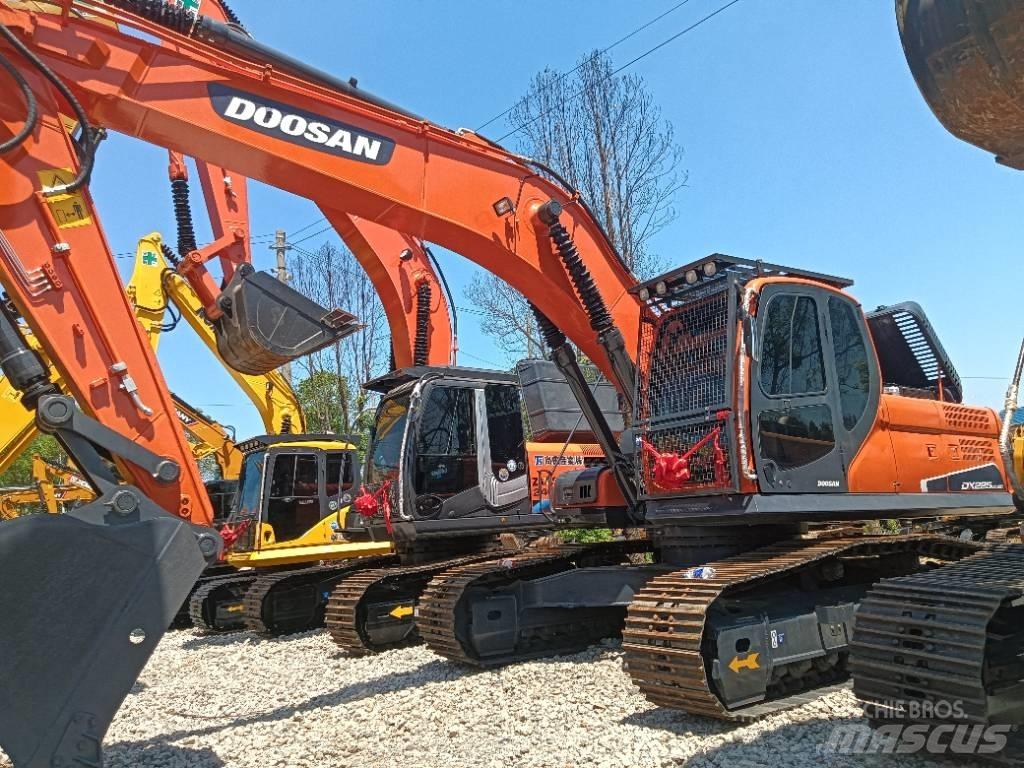 Doosan DX 225 Raupenbagger