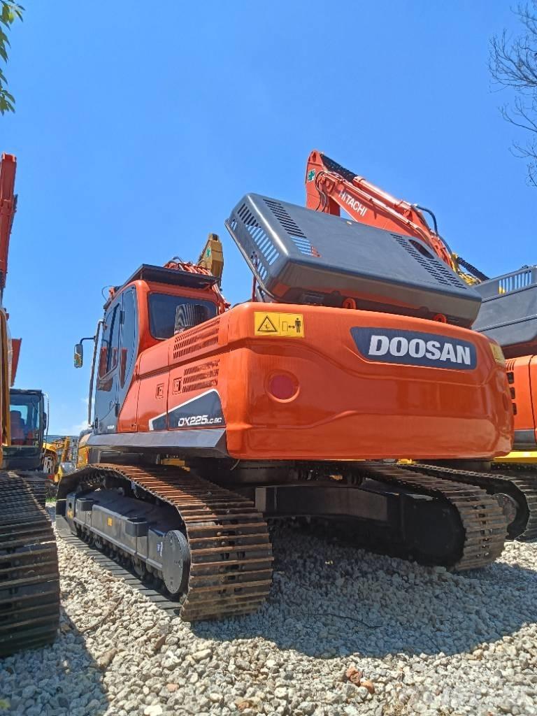 Doosan DX 225 Raupenbagger