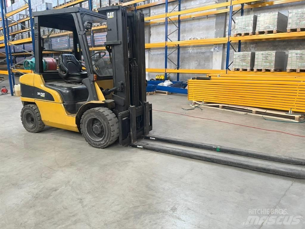 CAT CAT GP30N LPG heftrucks