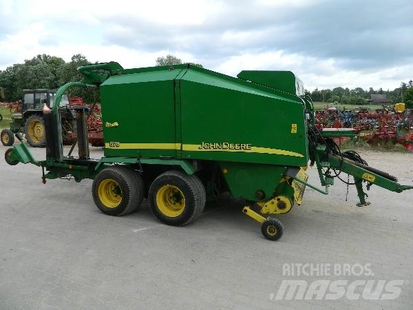 John Deere 678 Rundballenpressen