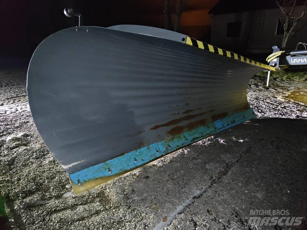 Snowek U320 alueaura Schneeschilde und -pflüge