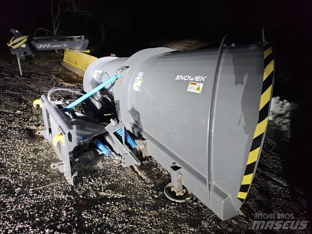 Snowek U320 alueaura Schneeschilde und -pflüge