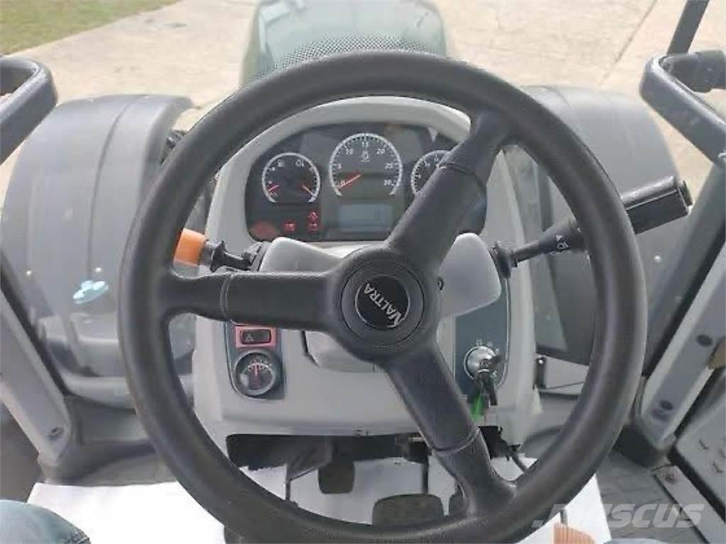 Valtra T 174 E Traktoren