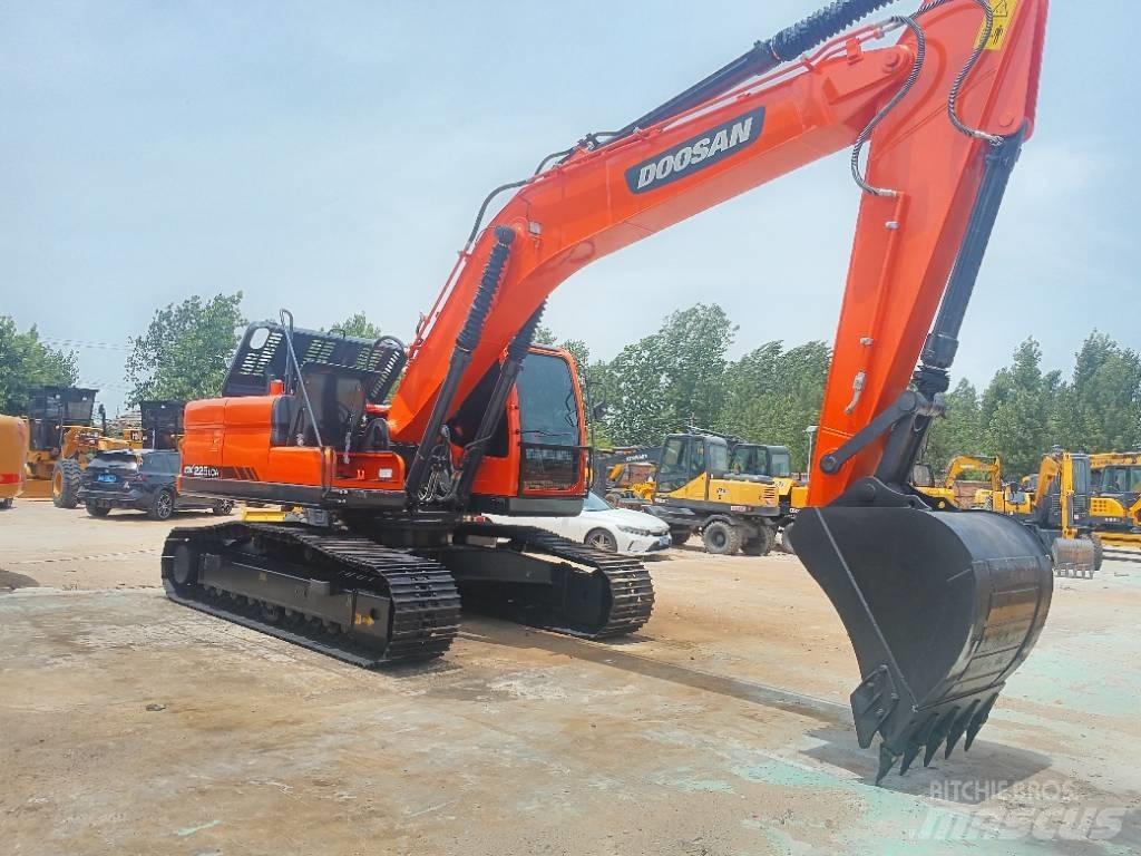 Doosan DX 225 LCA Raupenbagger