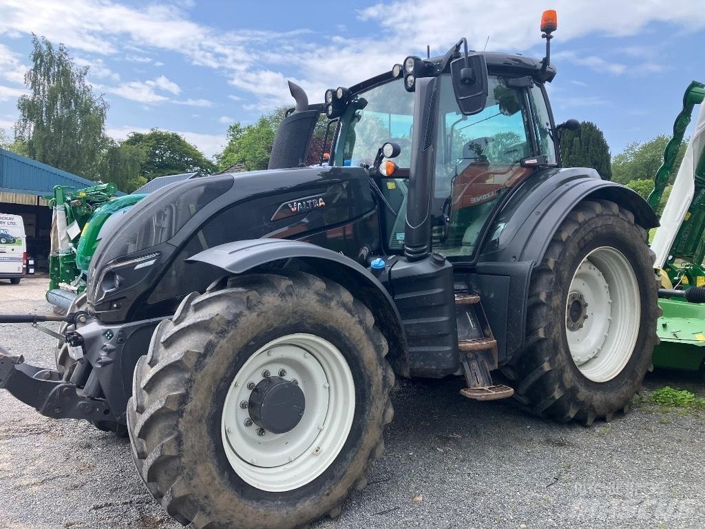 Valtra T 154 V Traktoren