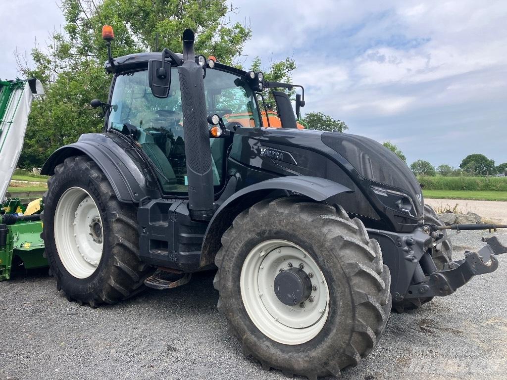 Valtra T 154 V Traktoren
