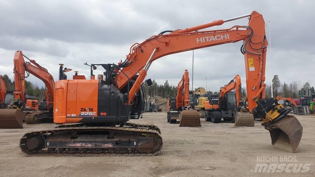 Hitachi ZX225USLC-6 Raupenbagger
