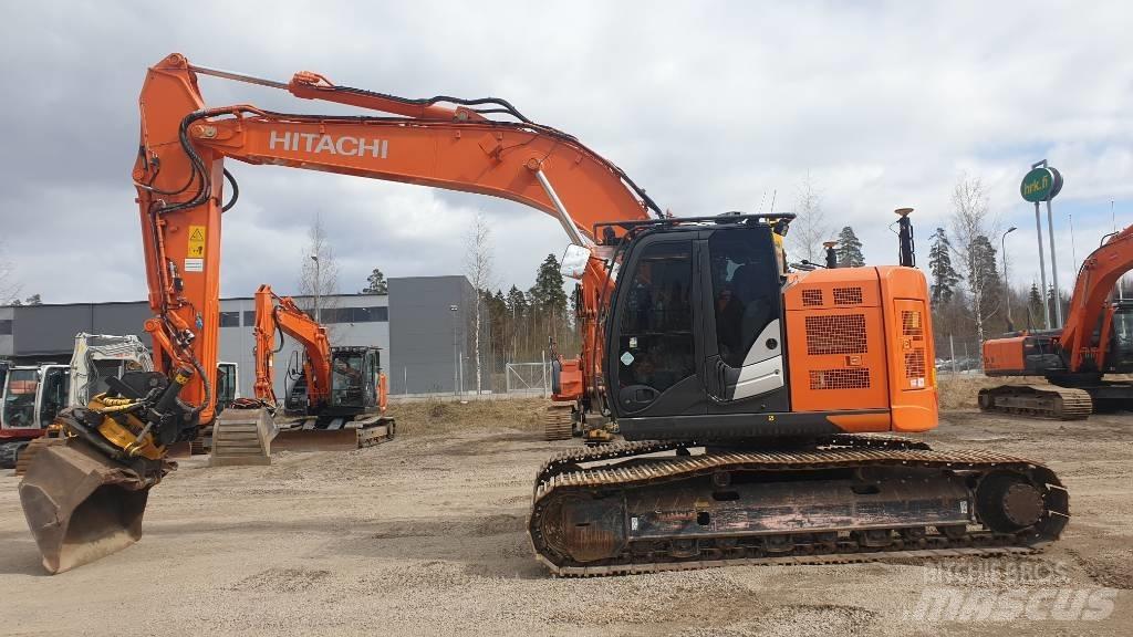Hitachi ZX225USLC-6 Raupenbagger