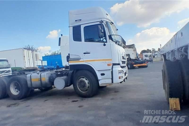 UD QUESTER GWE440 Andere Fahrzeuge