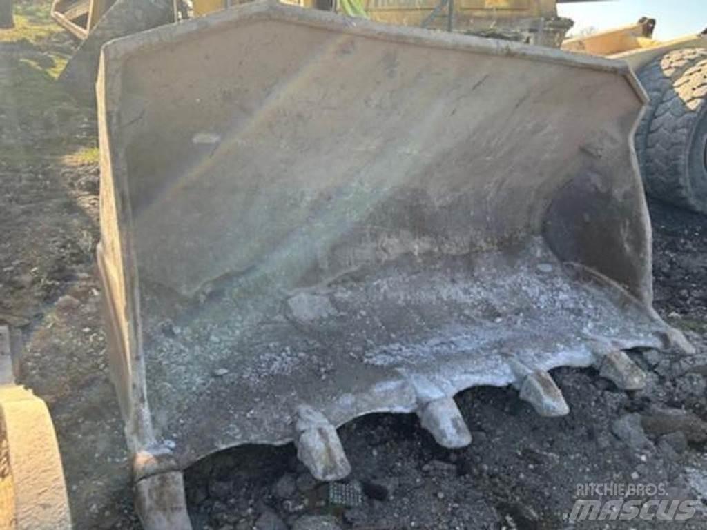 CAT 973D Schaufeln