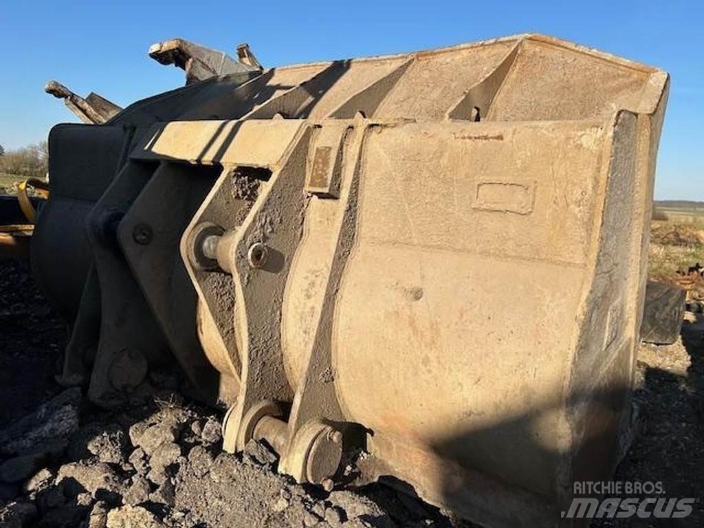 CAT 973D Schaufeln