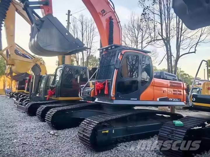 Doosan DX 300 LC Raupenbagger