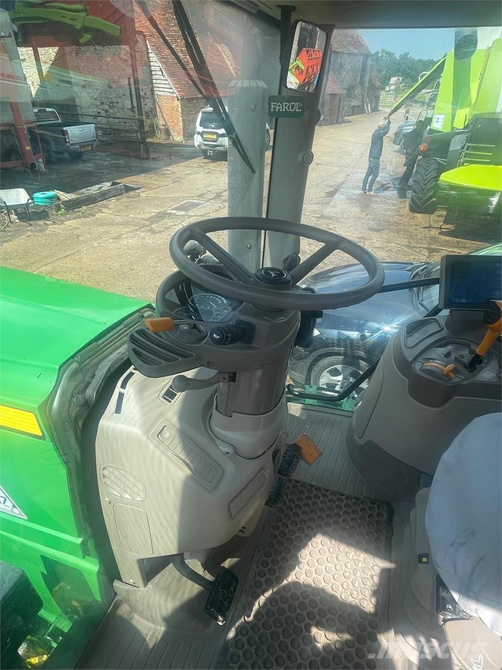 John Deere 6155R Traktoren