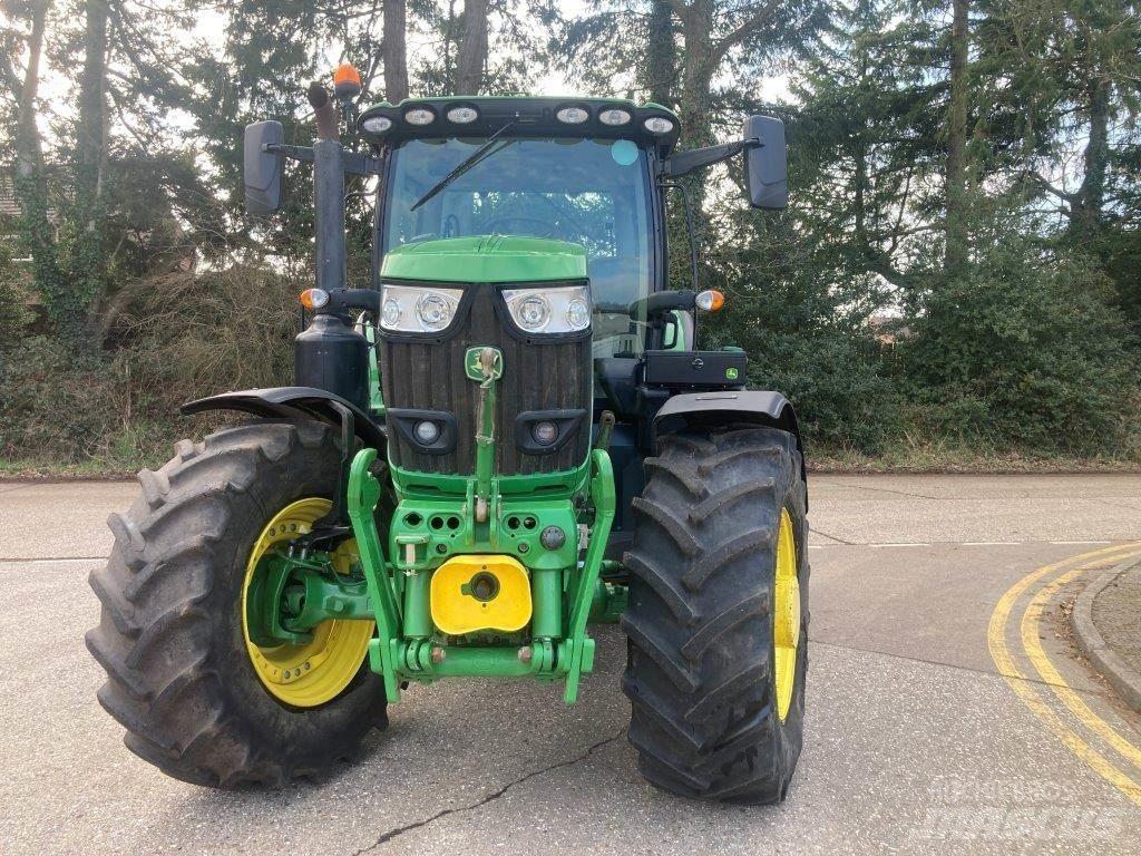 John Deere 6215R Traktoren