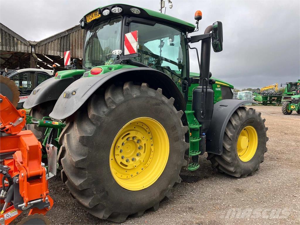 John Deere 6R 215 Traktoren