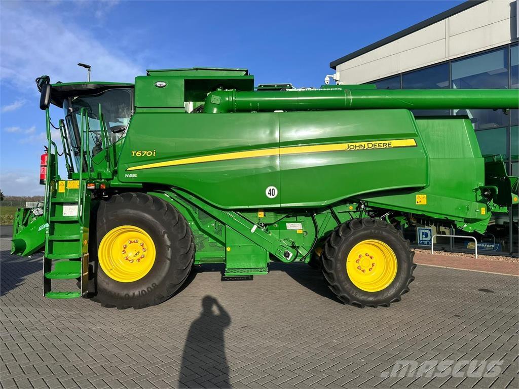John Deere T670i Mähdrescher