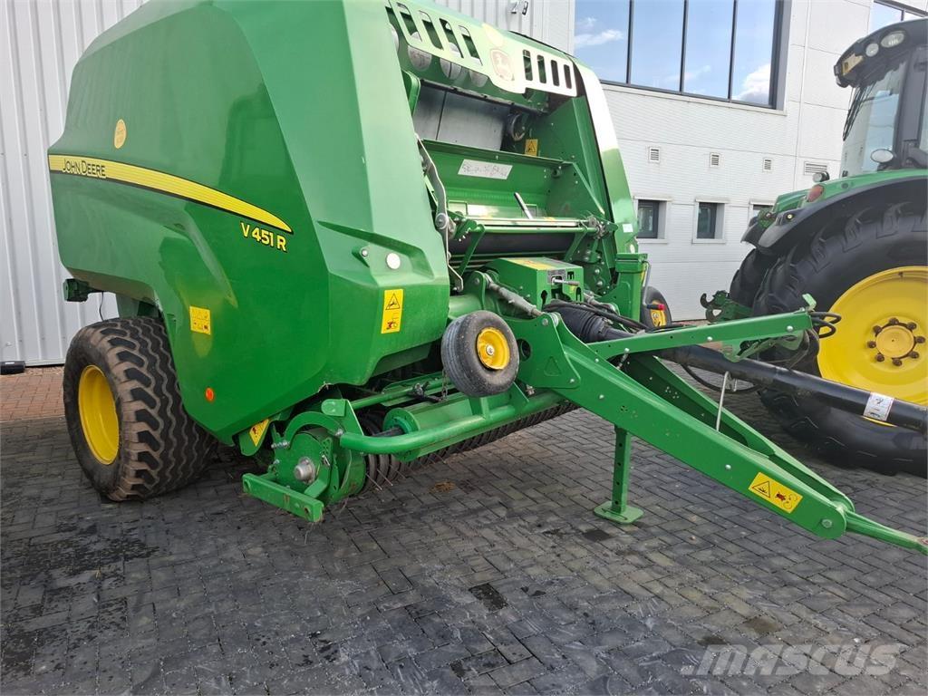 John Deere V451R Quaderpressen